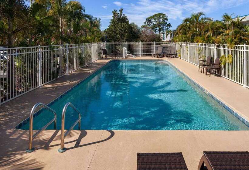 فندق Days Inn By Wyndham Melbourne