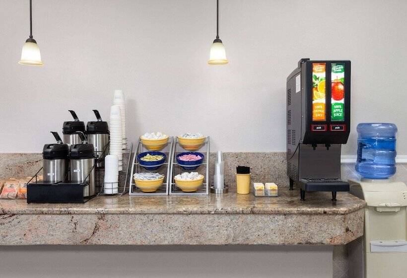 فندق Days Inn By Wyndham Melbourne