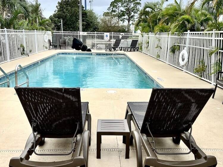 فندق Days Inn By Wyndham Melbourne