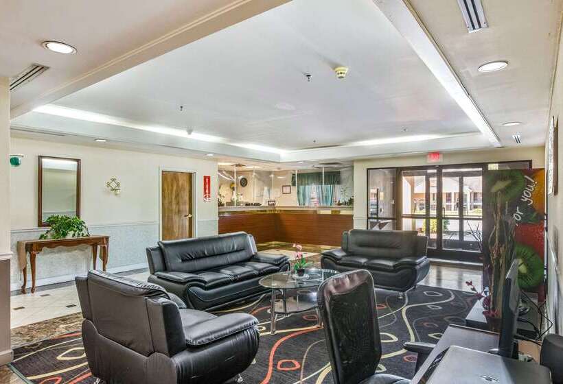 ホテル Econo Lodge Inn & Suites Marietta