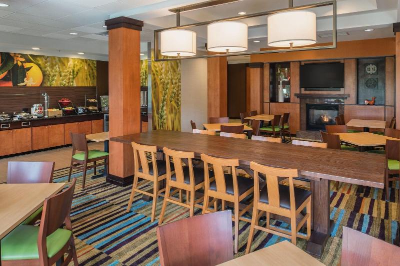 Отель Fairfield Inn & Suites By Marriott Portland North