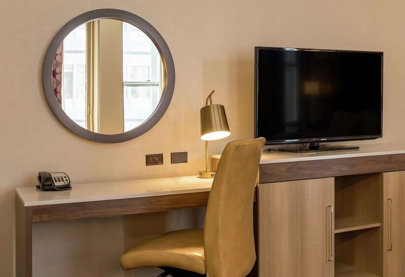 هتل Hampton Inn Majestic Chicago Theatre District