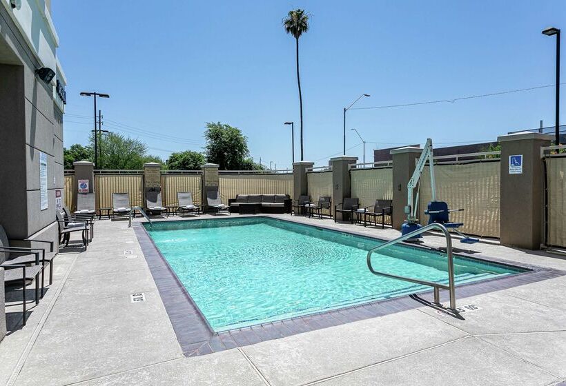 هتل Hilton Garden Inn Phoenix Airport North