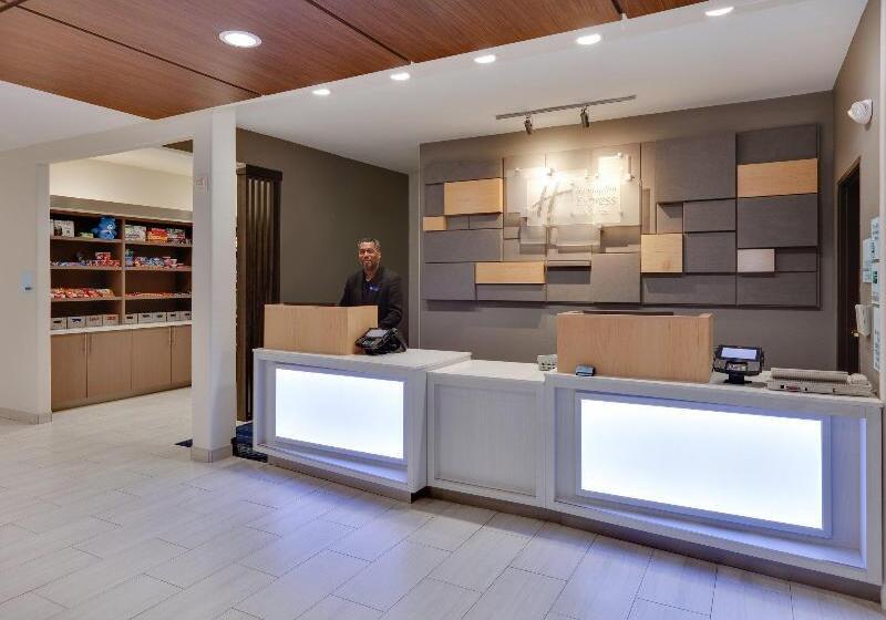 בית מלון כפרי Holiday Inn Express & Suites Dallas   Duncanville, An Ihg