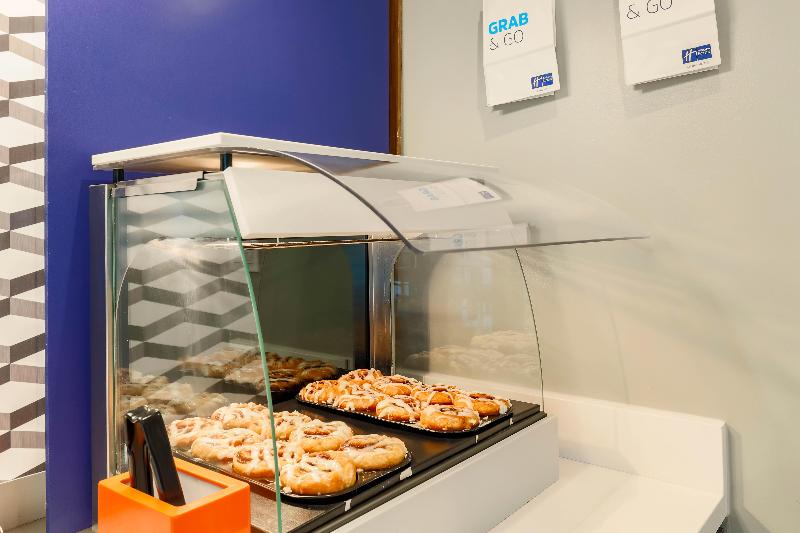 Holiday Inn Express Hotel & Suites Fort Worth Downtown, An Ihg