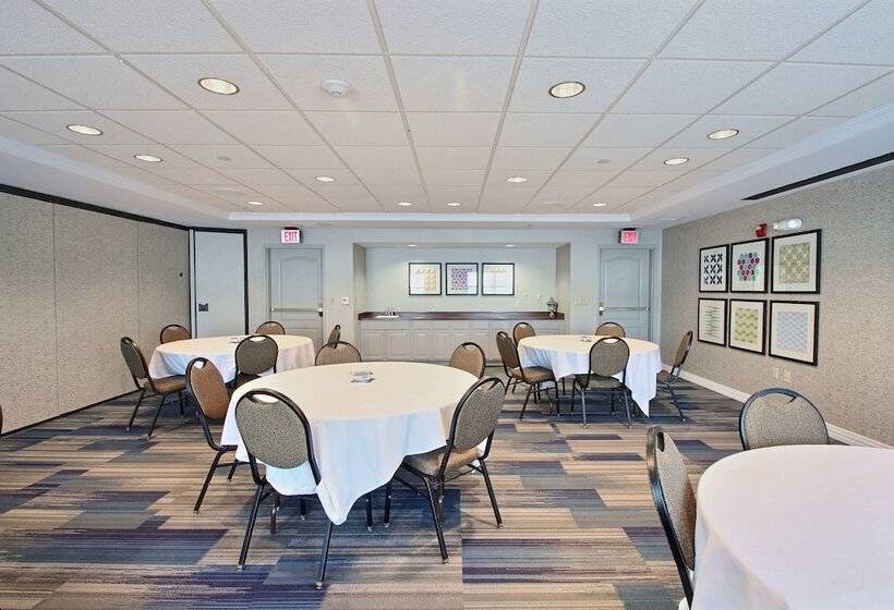 Holiday Inn Express Hotel & Suites Milwaukee Airport, An Ihg