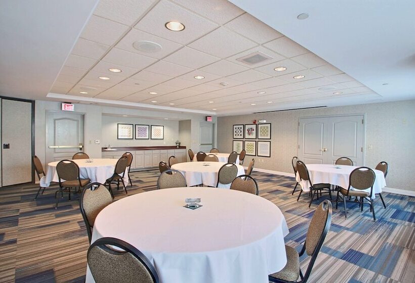 Holiday Inn Express Hotel & Suites Milwaukee Airport, An Ihg