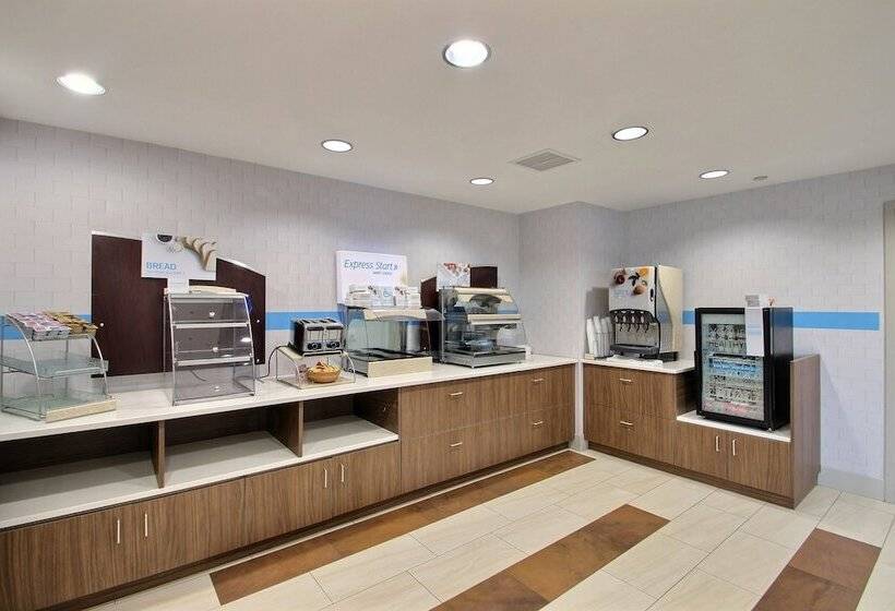 Holiday Inn Express Hotel & Suites Milwaukee Airport, An Ihg