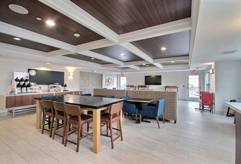 Holiday Inn Express Hotel & Suites Milwaukee Airport, An Ihg