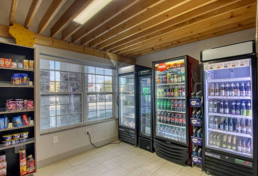 Holiday Inn Express Hotel & Suites Milwaukee Airport, An Ihg