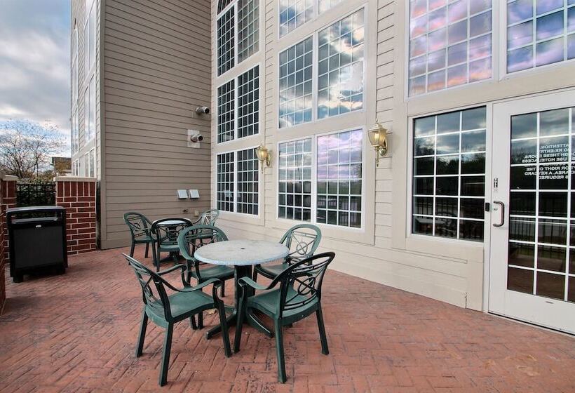 Holiday Inn Express Hotel & Suites Milwaukee Airport, An Ihg