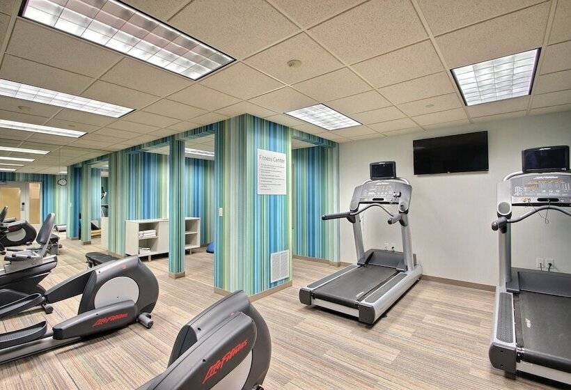 Holiday Inn Express Hotel & Suites Milwaukee Airport, An Ihg