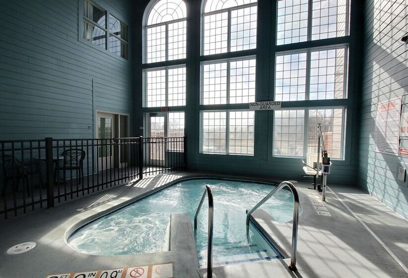 Holiday Inn Express Hotel & Suites Milwaukee Airport, An Ihg