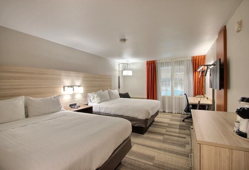 Holiday Inn Express Hotel & Suites Milwaukee Airport, An Ihg