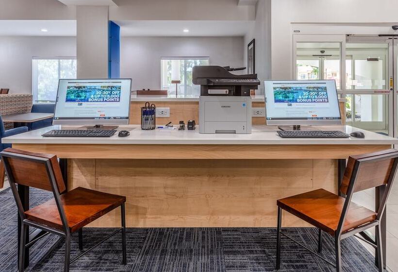 酒店 Holiday Inn Express Arrowood, An Ihg