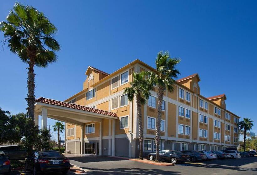 Отель Holiday Inn Express & Suites San Antonio Downtown Market Area, An Ihg