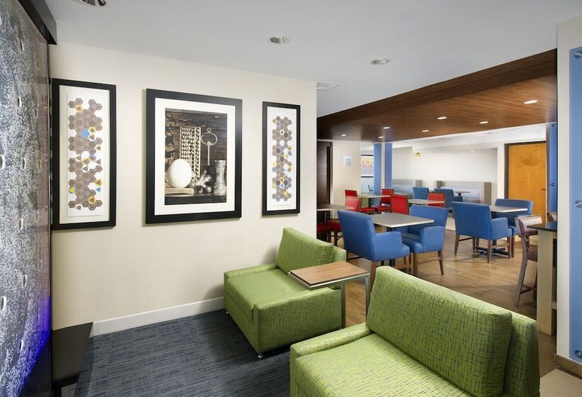 Отель Holiday Inn Express & Suites San Antonio Downtown Market Area, An Ihg