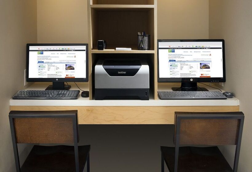 Отель Holiday Inn Express & Suites San Antonio Downtown Market Area, An Ihg