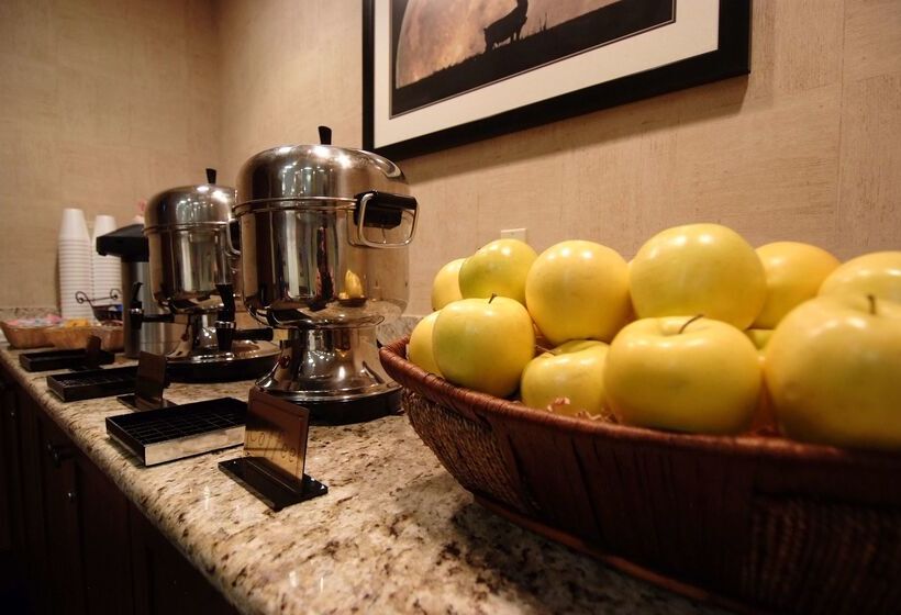 فندق Homewood Suites By Hilton Anchorage