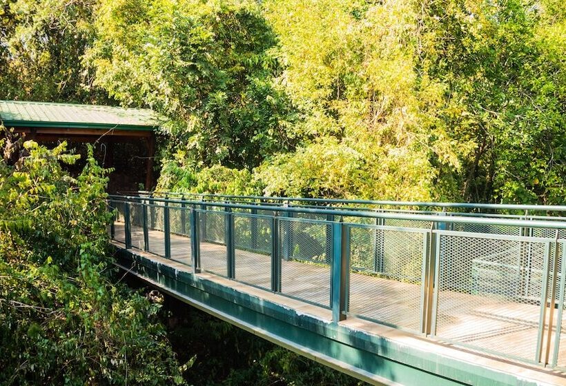 فندق Iguazu Jungle Lodge