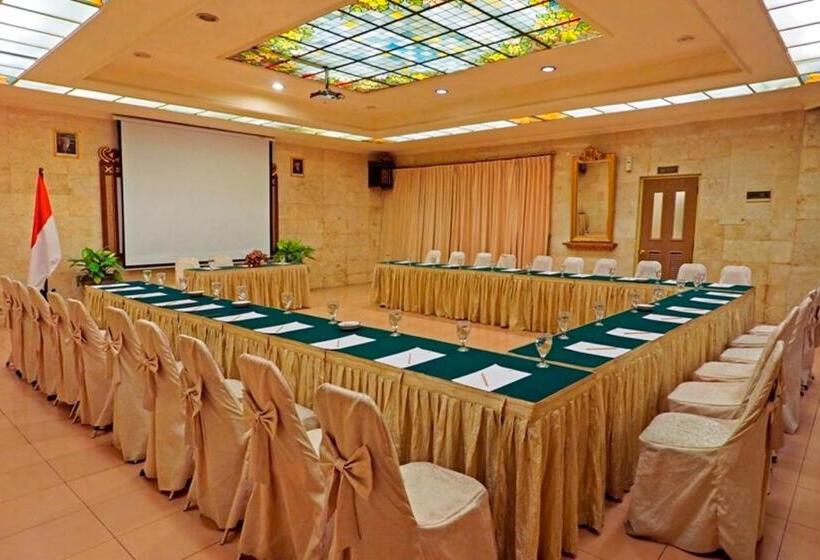 ホテル Indah Palace Solo