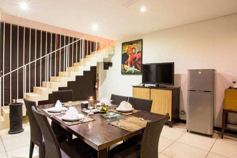 Отель Jay S Villas