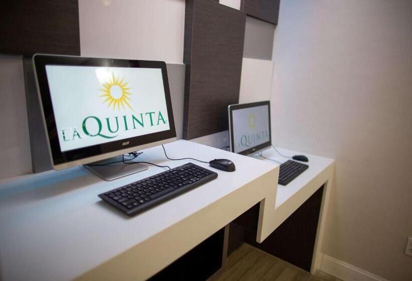 בית מלון כפרי La Quinta By Wyndham Houston East At Normandy