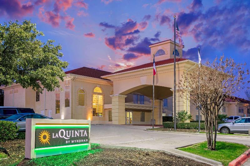 هتل La Quinta By Wyndham Dallas   Las Colinas