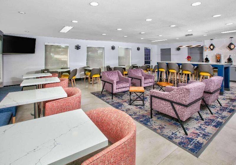 호텔 La Quinta By Wyndham Dallas   Las Colinas