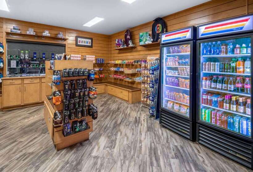 בית מלון כפרי La Quinta By Wyndham Fairbanks Airport