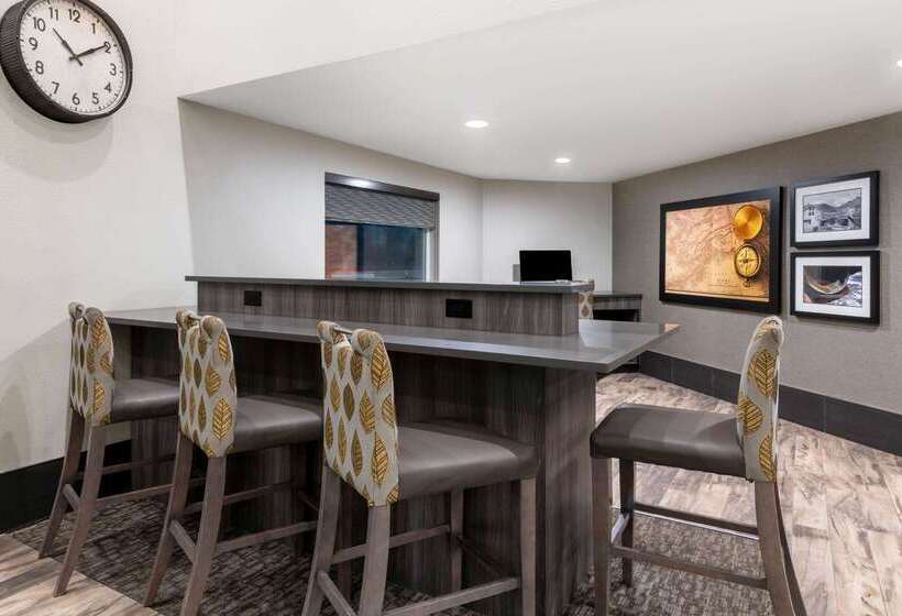 בית מלון כפרי La Quinta By Wyndham Fairbanks Airport