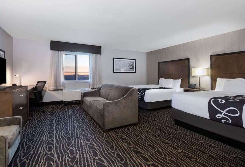 فندق La Quinta By Wyndham Fairbanks Airport