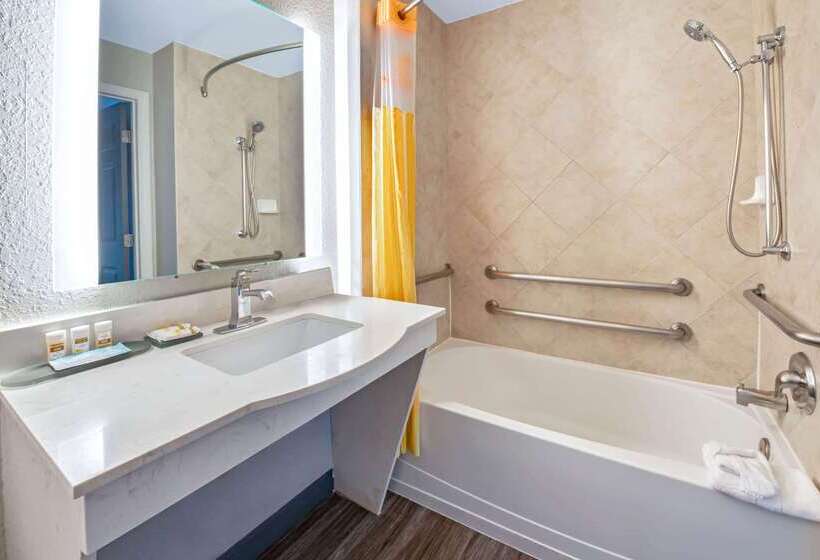 فندق La Quinta Inn & Suites By Wyndham Ft. Pierce