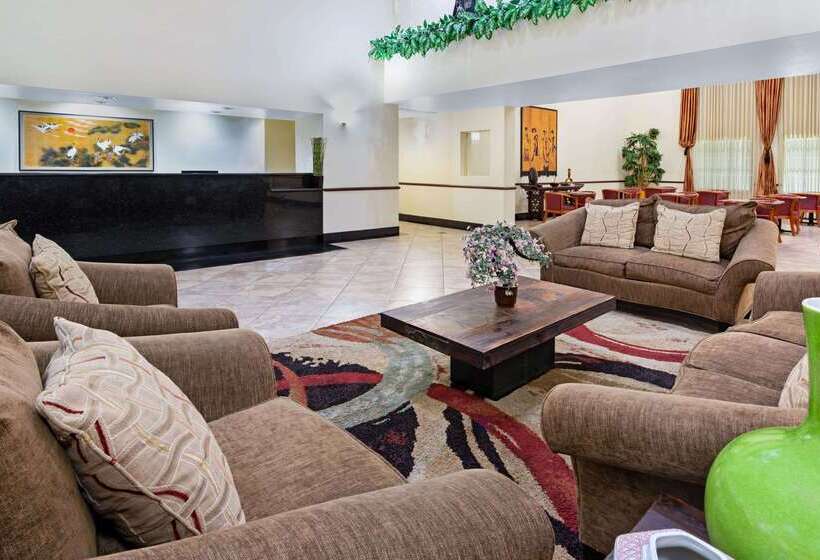 فندق La Quinta Inn & Suites By Wyndham Ft. Pierce