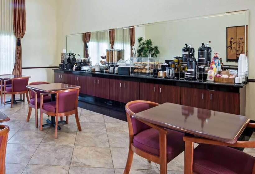 فندق La Quinta Inn & Suites By Wyndham Ft. Pierce