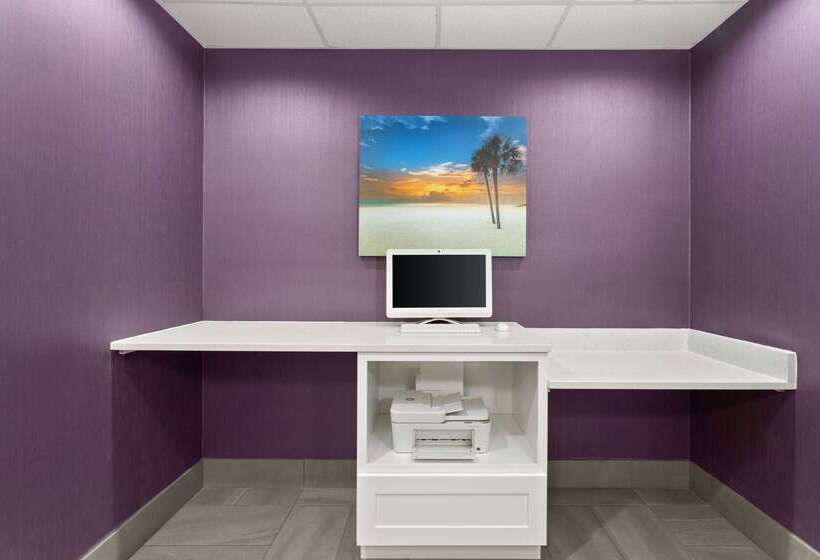 فندق La Quinta Inn & Suites By Wyndham Ft. Pierce