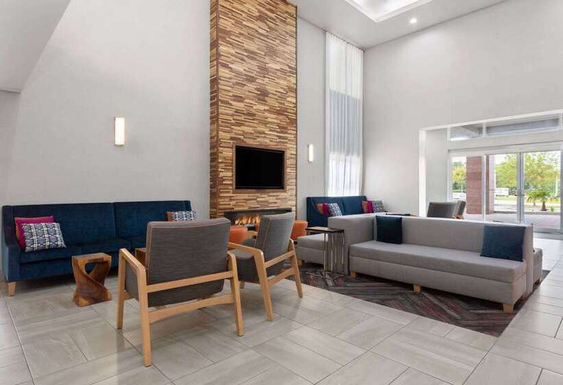 فندق La Quinta Inn & Suites By Wyndham Ft. Pierce