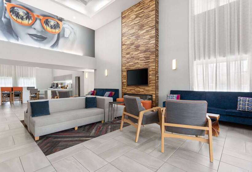 فندق La Quinta Inn & Suites By Wyndham Ft. Pierce