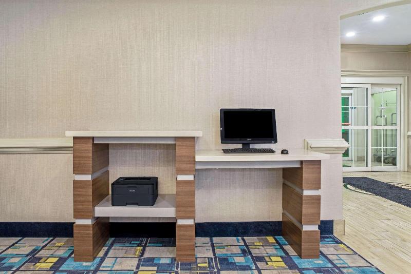 هتل La Quinta Inn & Suites By Wyndham Lake Charles Casino Area