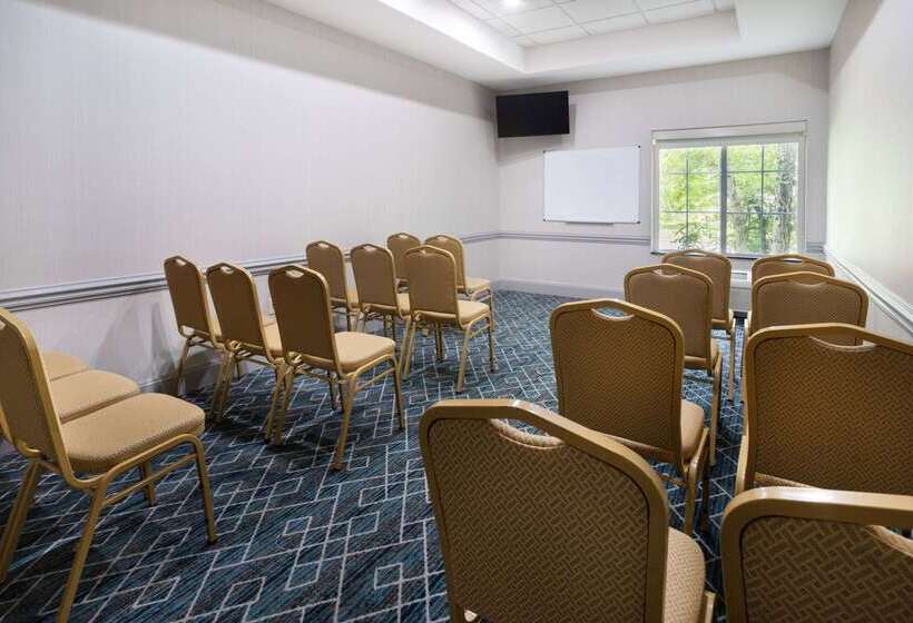 酒店 La Quinta Inn & Suites By Wyndham Norfolk