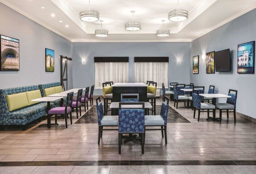 فندق Spark By Hilton San Antonio Dominion