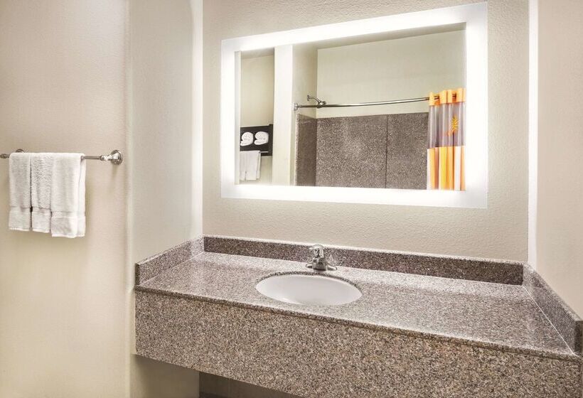 فندق Spark By Hilton San Antonio Dominion