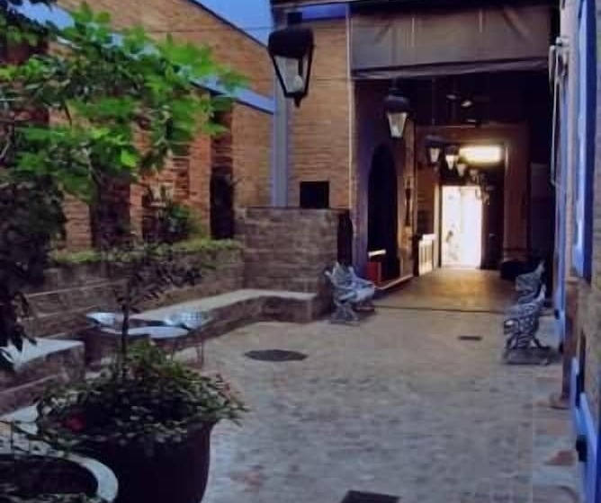 Hotel La Rozada Suites