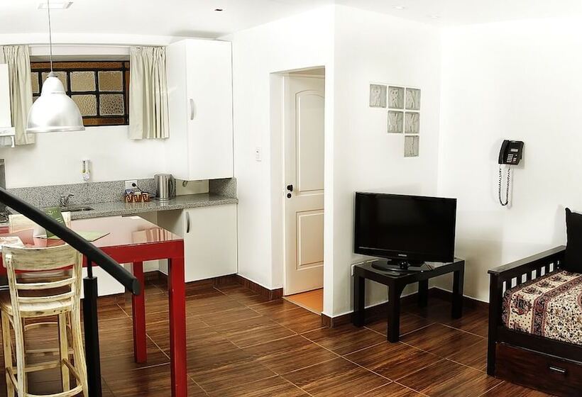 Hotel La Rozada Suites