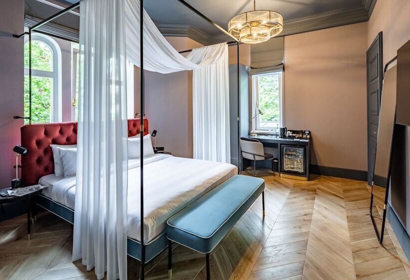 هتل Lion S Castle