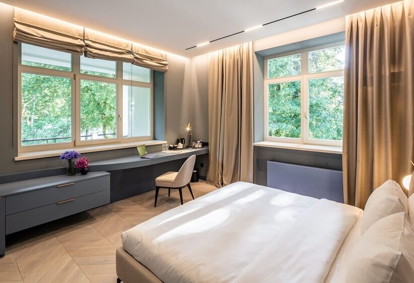 هتل Lion S Castle