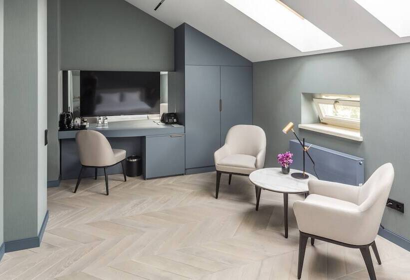 هتل Lion S Castle