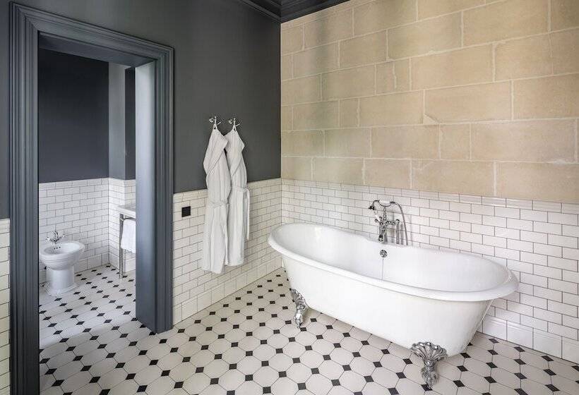 هتل Lion S Castle