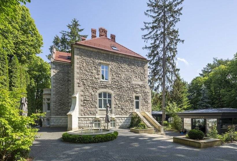 هتل Lion S Castle