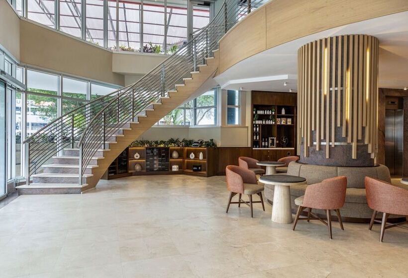 Отель Marriott Executive Apartments Panama City, Finisterre